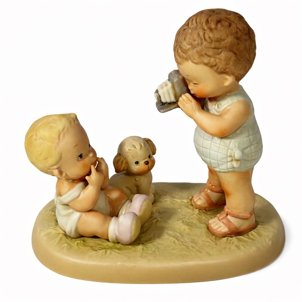 Enesco Memories of Yesterday Lucie Attwell Hold It You're Just Swell 1989